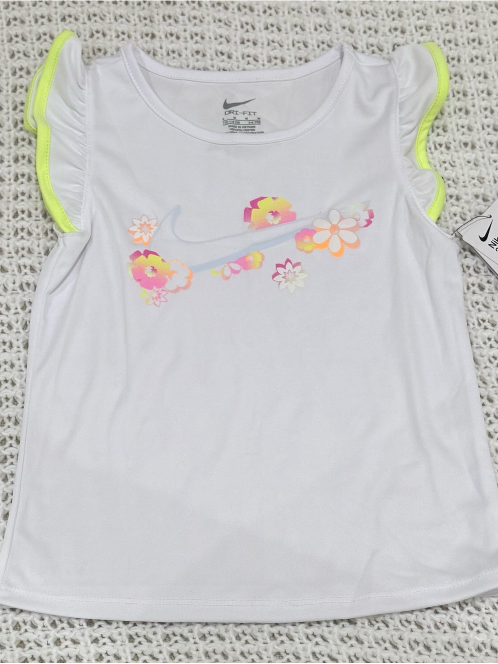 Nike Flow-Ral Tempo T-Shirt & Shorts Set in pure platinum size 6.